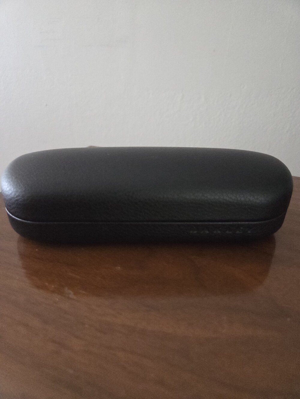 Oakley Black Clamshell Sunglasses Case with Black Microfiber dustbag - Picture 2 of 3